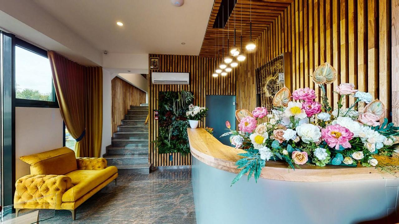 Hotel Angel Sofia Фэлтичени Экстерьер фото