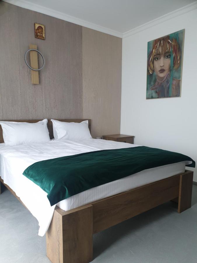 Hotel Angel Sofia Фэлтичени Экстерьер фото