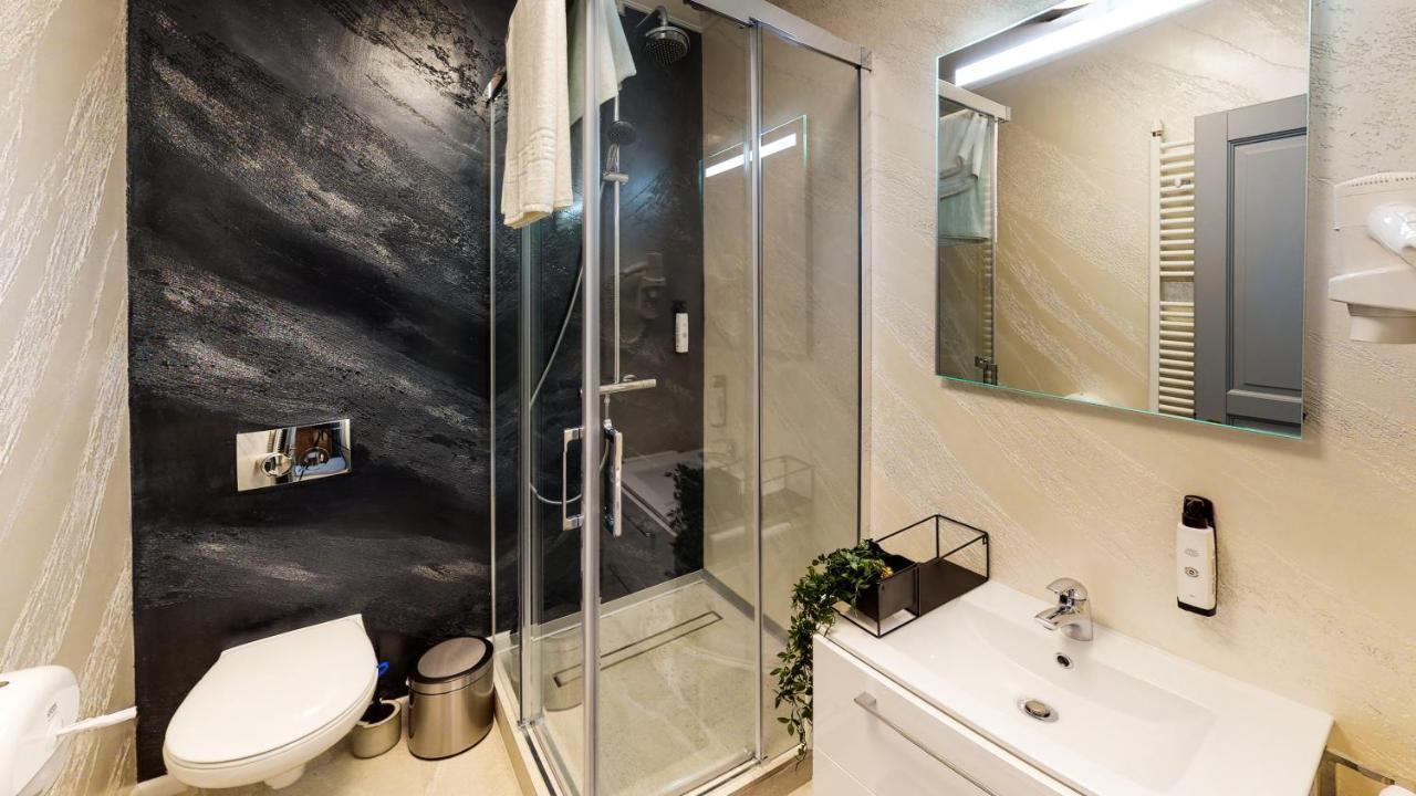 Hotel Angel Sofia Фэлтичени Экстерьер фото