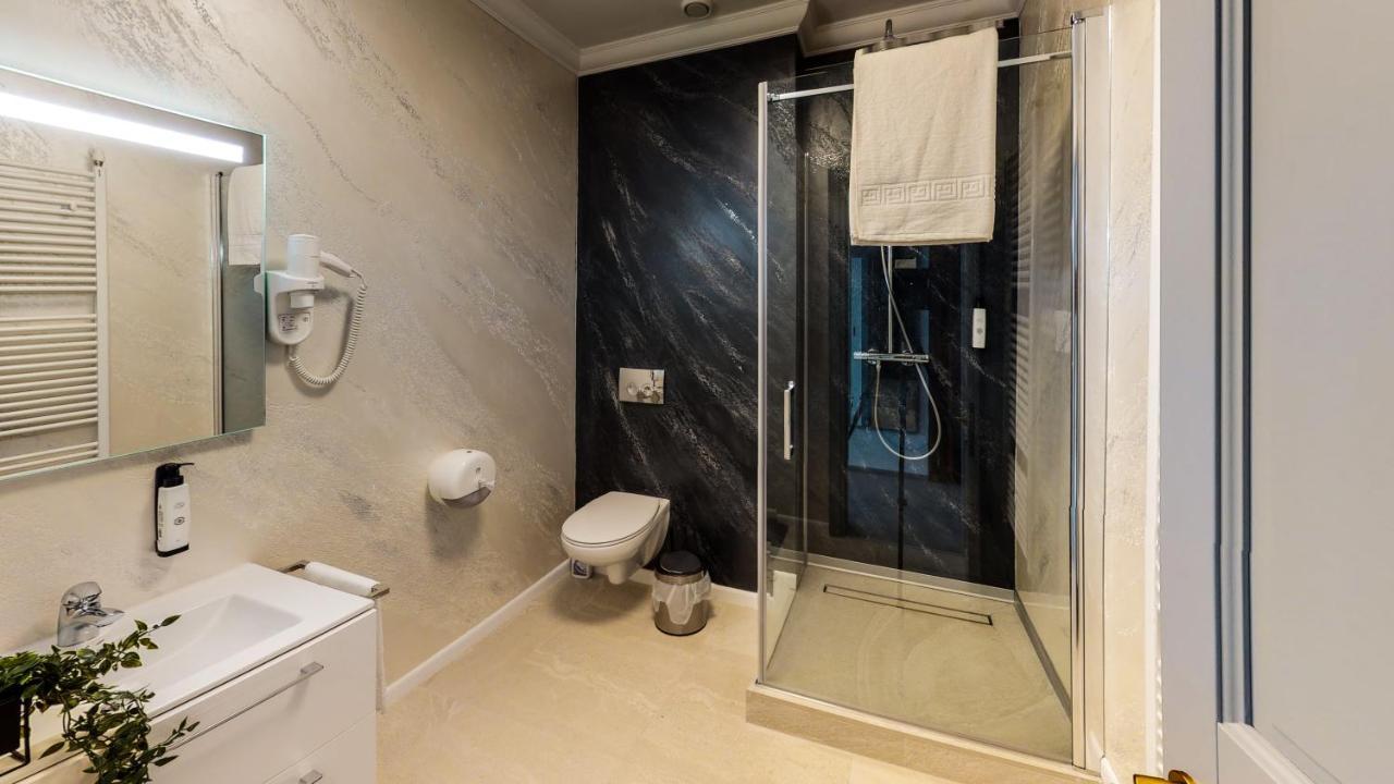 Hotel Angel Sofia Фэлтичени Экстерьер фото