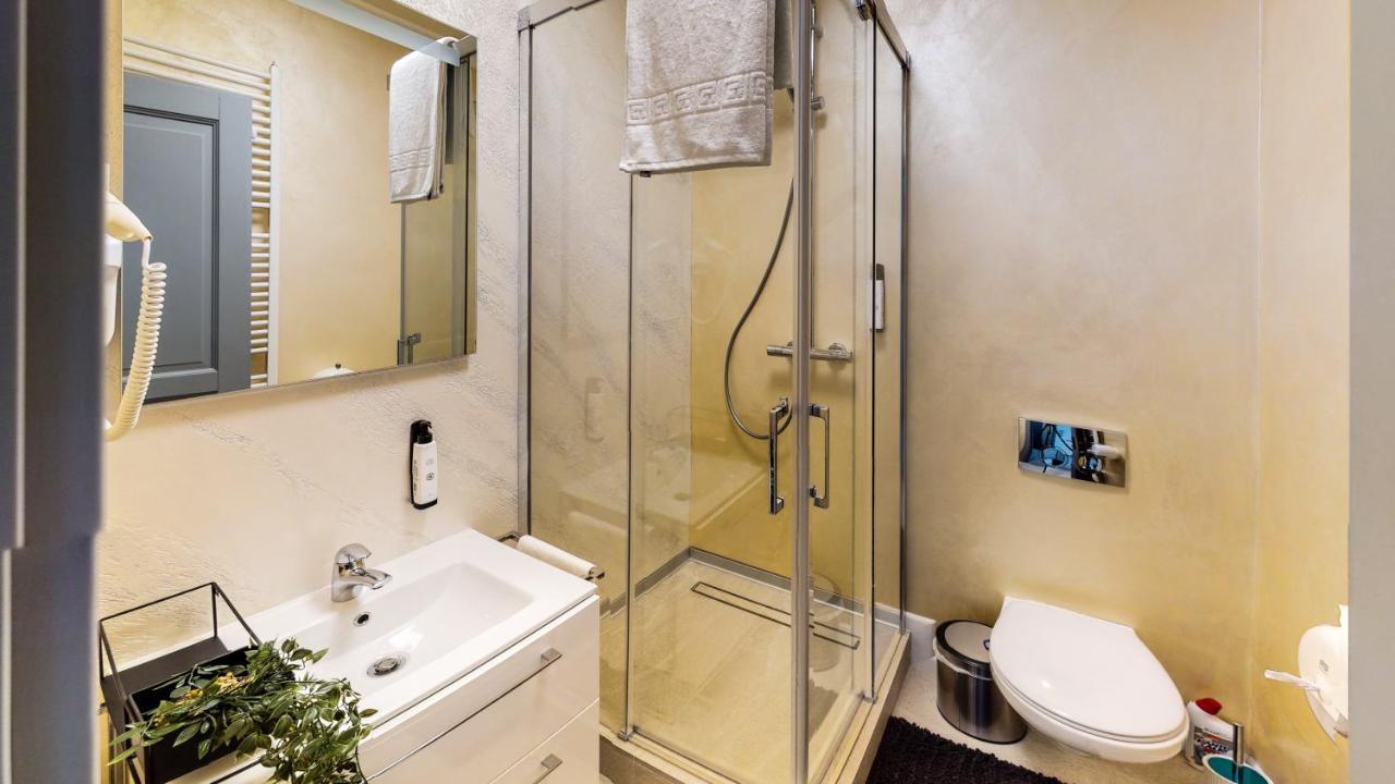 Hotel Angel Sofia Фэлтичени Экстерьер фото