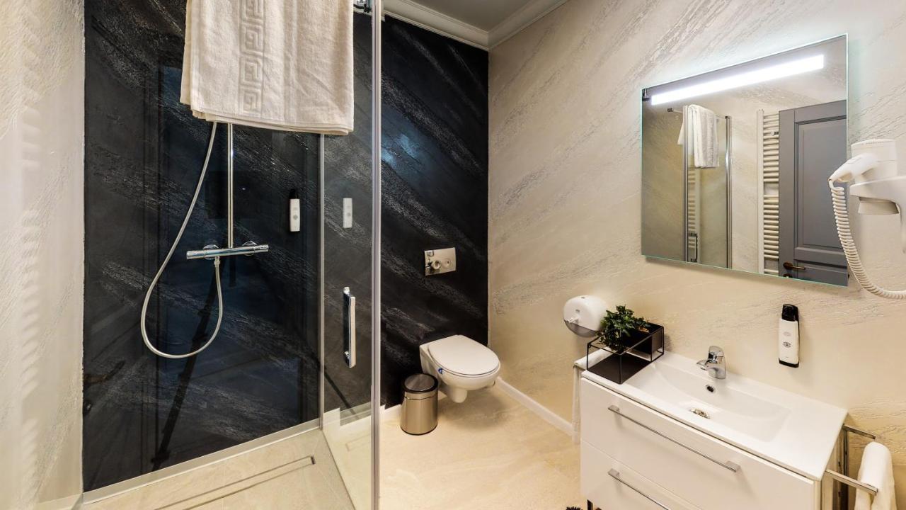 Hotel Angel Sofia Фэлтичени Экстерьер фото