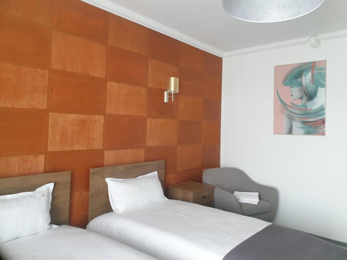 Hotel Angel Sofia Фэлтичени Экстерьер фото