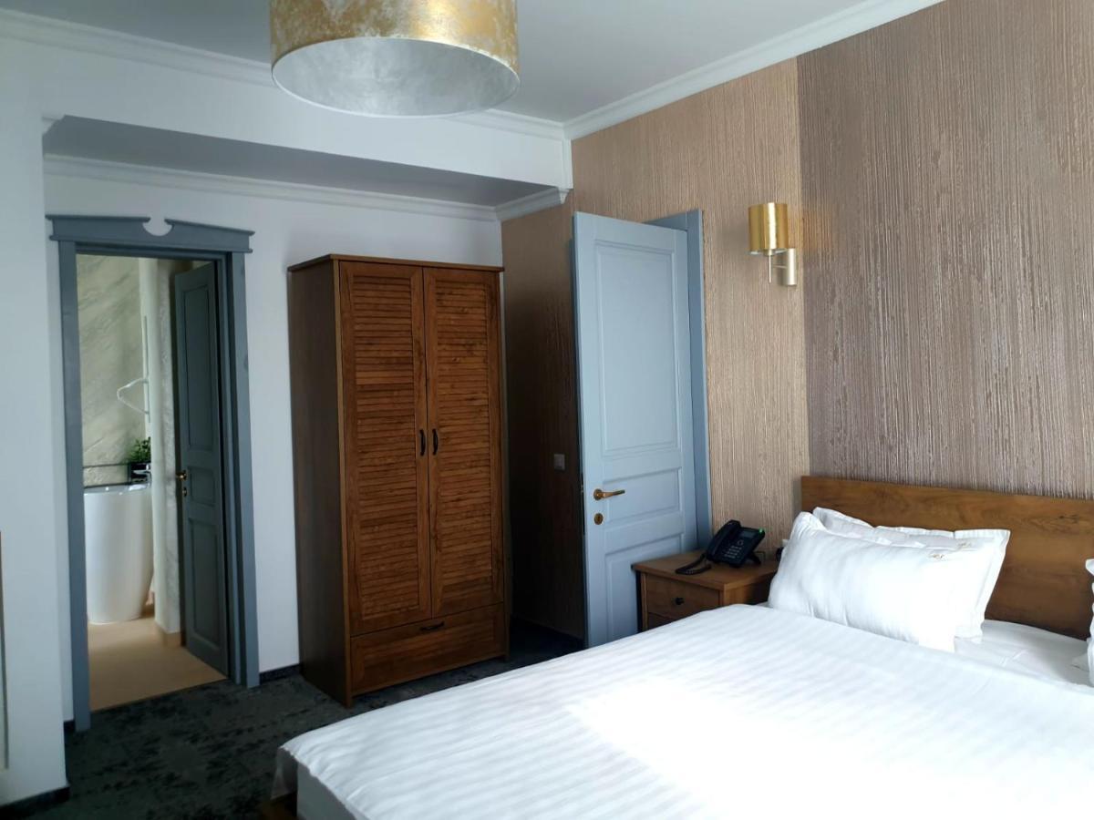 Hotel Angel Sofia Фэлтичени Экстерьер фото