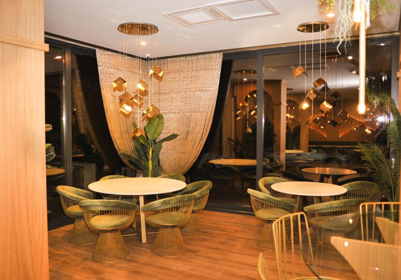 Hotel Angel Sofia Фэлтичени Экстерьер фото