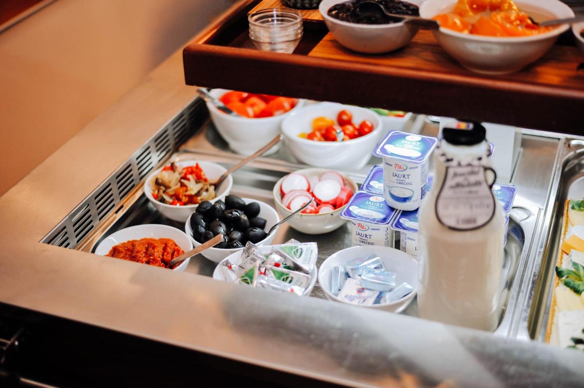 Hotel Angel Sofia Фэлтичени Экстерьер фото