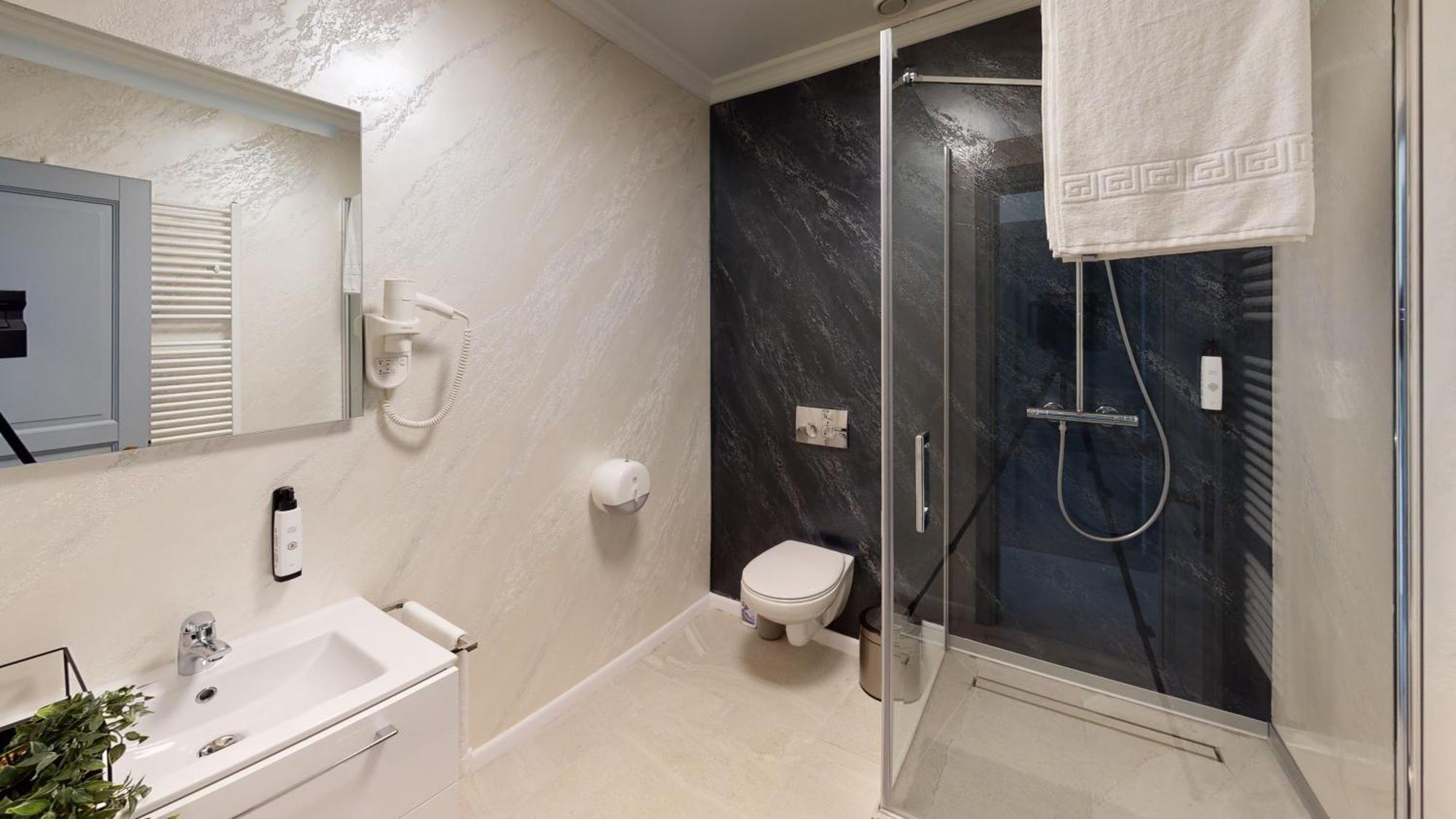 Hotel Angel Sofia Фэлтичени Экстерьер фото